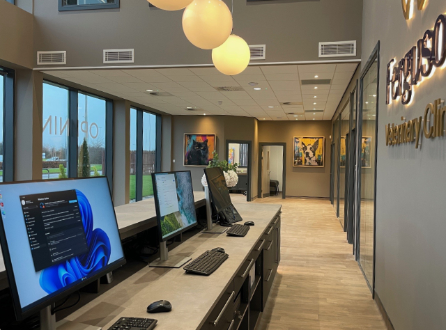 Veterinary Clinic Reception PC